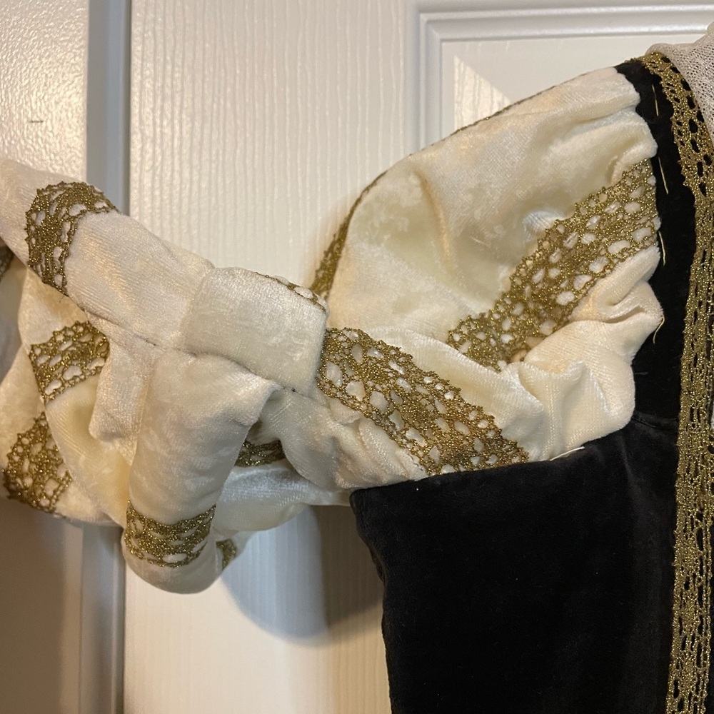 VTG medieval bodice / Shakespearean costume black velvet gold lace trim sz S (?) - Picture 7 of 16